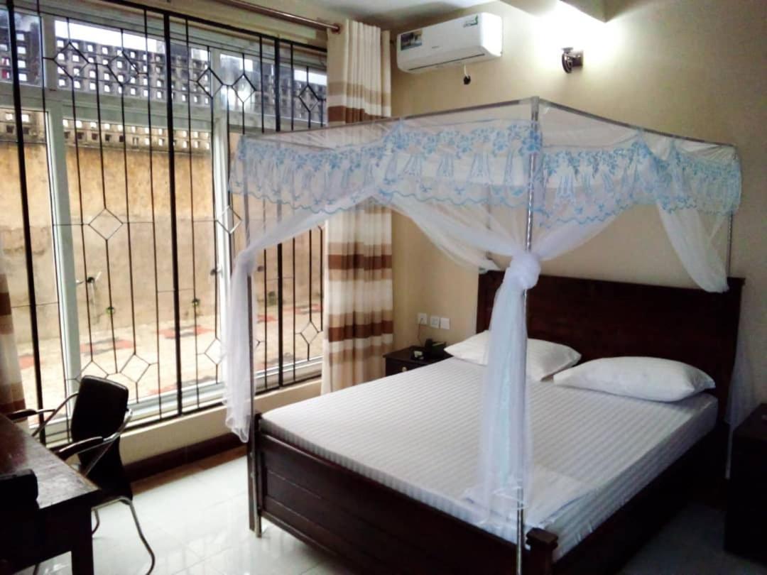Moments Park Motel دار السلام المظهر الخارجي الصورة
