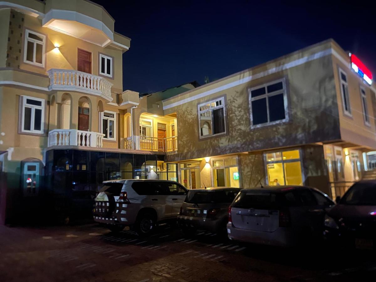 Moments Park Motel دار السلام المظهر الخارجي الصورة